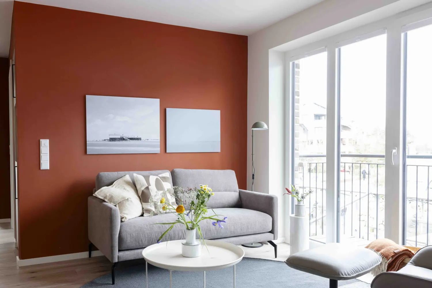 Pier 21 FINE LOFTS, Badezimmer, Flaschen auf Waschbeckenablage