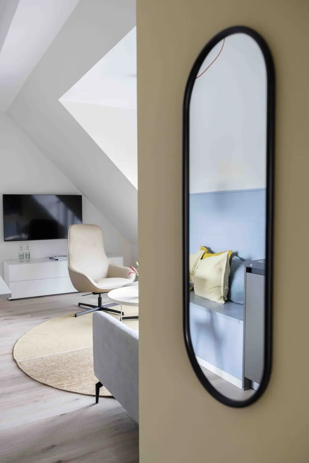 Pier 21 FINE LOFTS, Badezimmer, Flaschen auf Waschbeckenablage