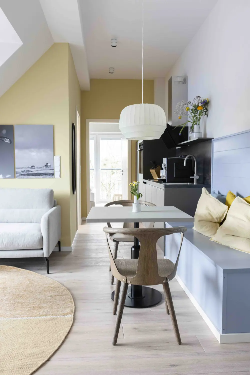Pier 21 FINE LOFTS, Badezimmer, Flaschen auf Waschbeckenablage