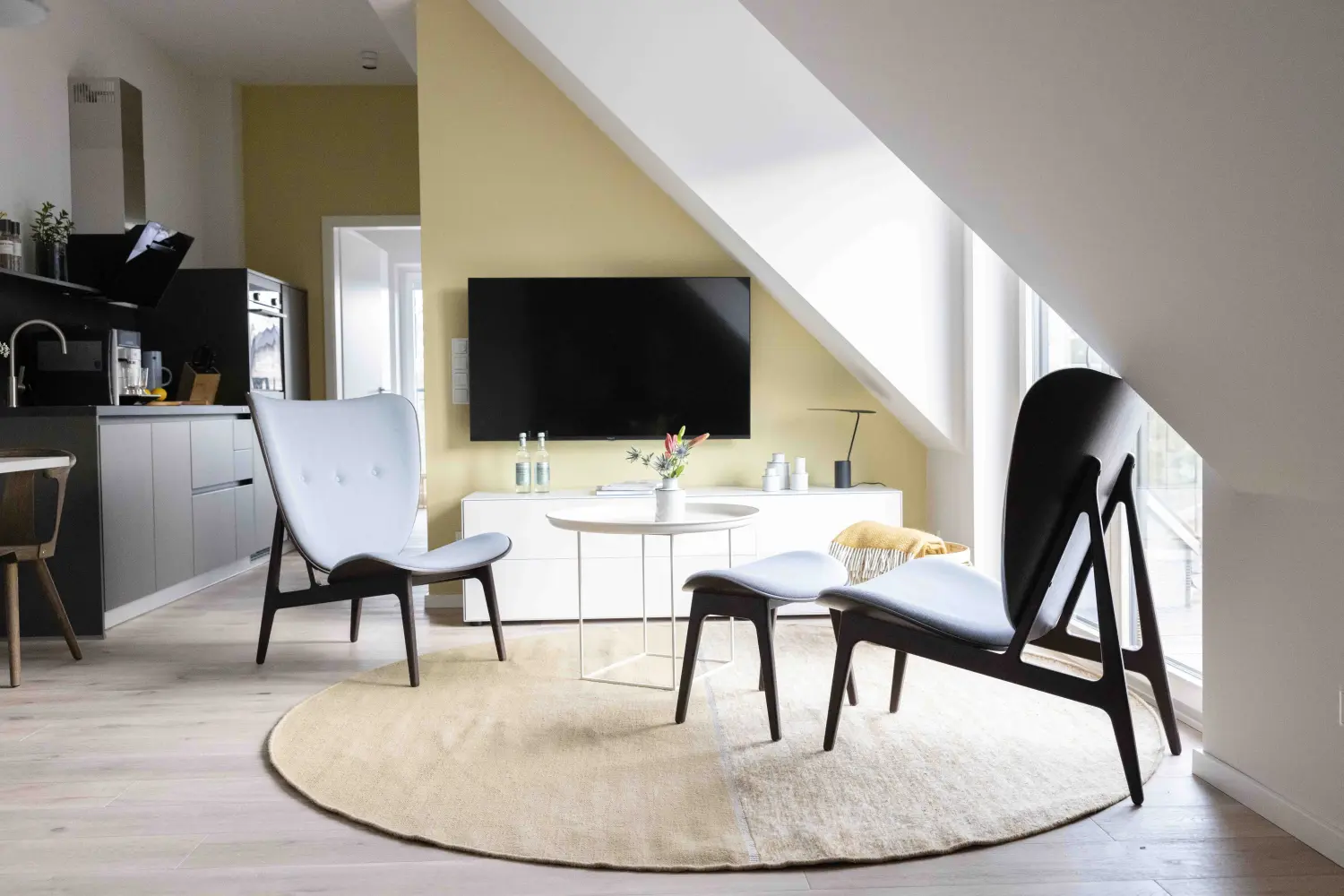 Pier 21 FINE LOFTS, Badezimmer, Flaschen auf Waschbeckenablage