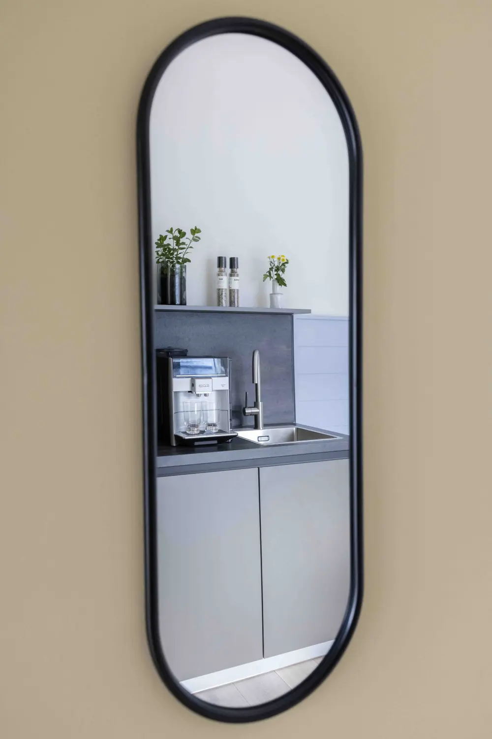 Pier 21 FINE LOFTS, Badezimmer, Flaschen auf Waschbeckenablage