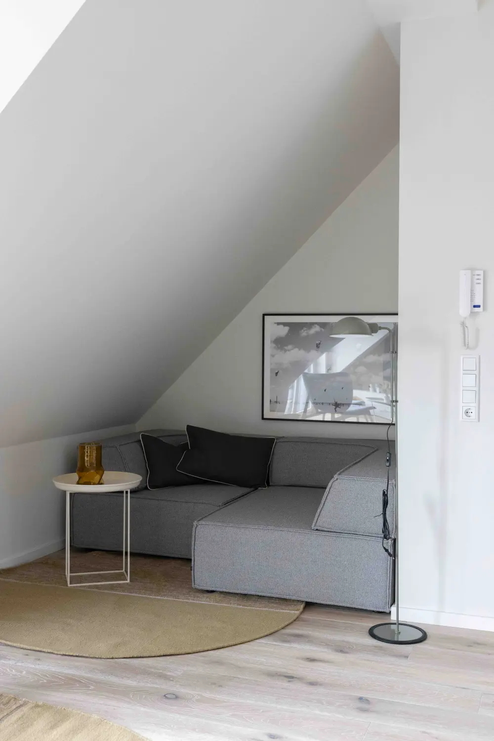 Pier 21 FINE LOFTS, Badezimmer, Flaschen auf Waschbeckenablage