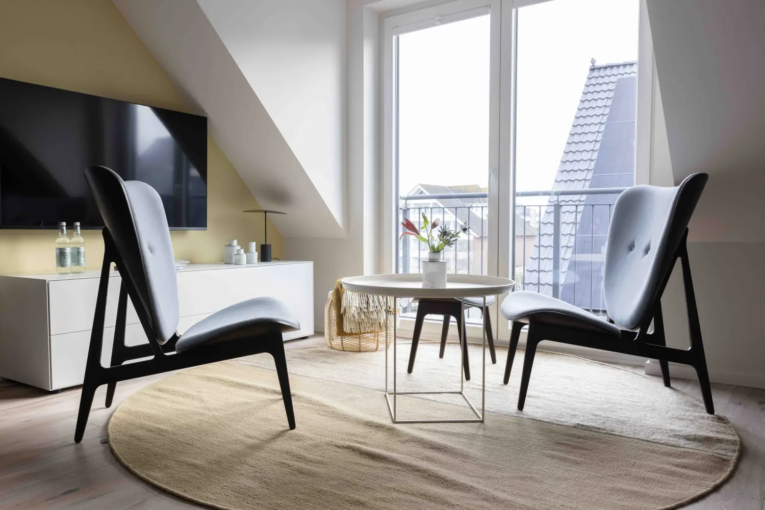 Pier 21 FINE LOFTS, Badezimmer, Flaschen auf Waschbeckenablage