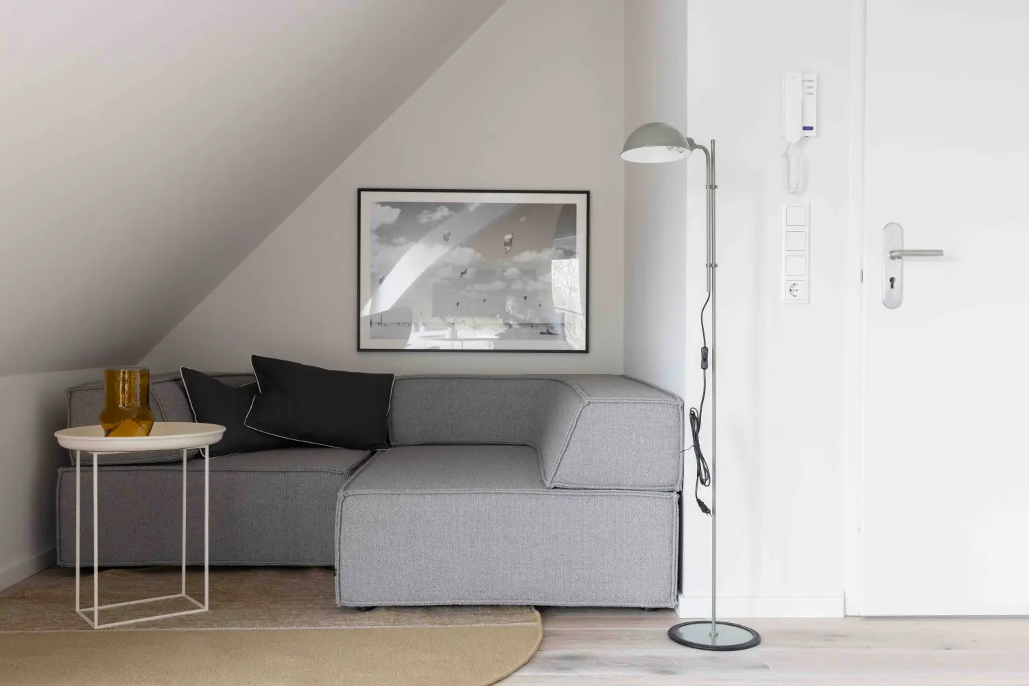 Pier 21 FINE LOFTS, Badezimmer, Flaschen auf Waschbeckenablage