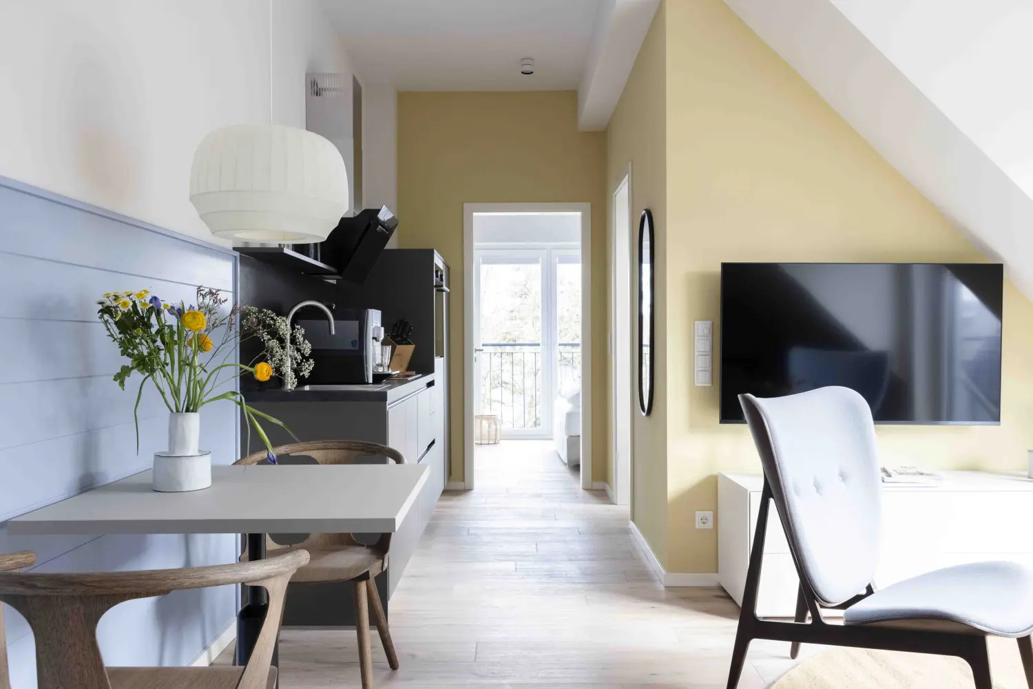 Pier 21 FINE LOFTS, Badezimmer, Flaschen auf Waschbeckenablage