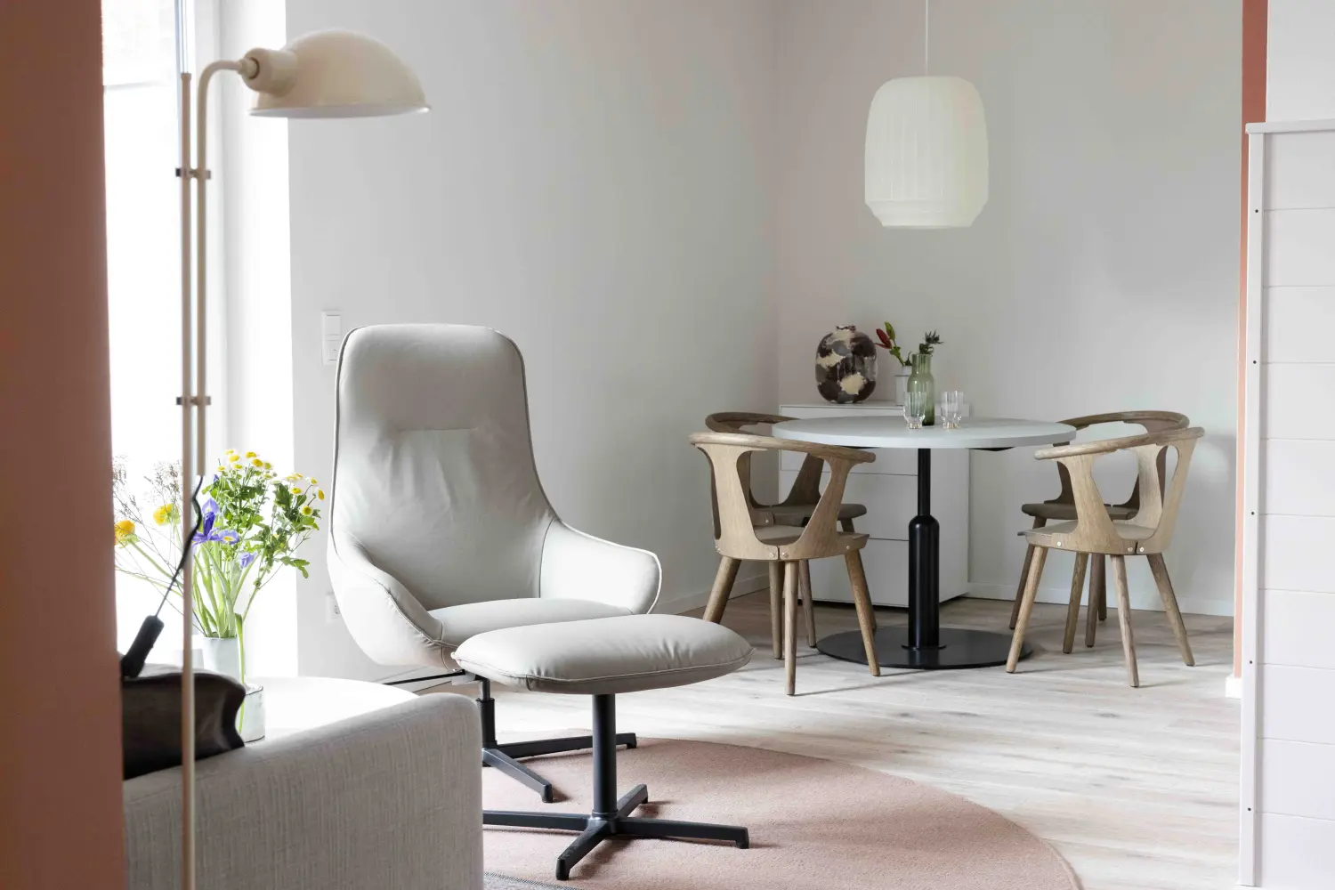 Pier 21 FINE LOFTS, Badezimmer, Flaschen auf Waschbeckenablage