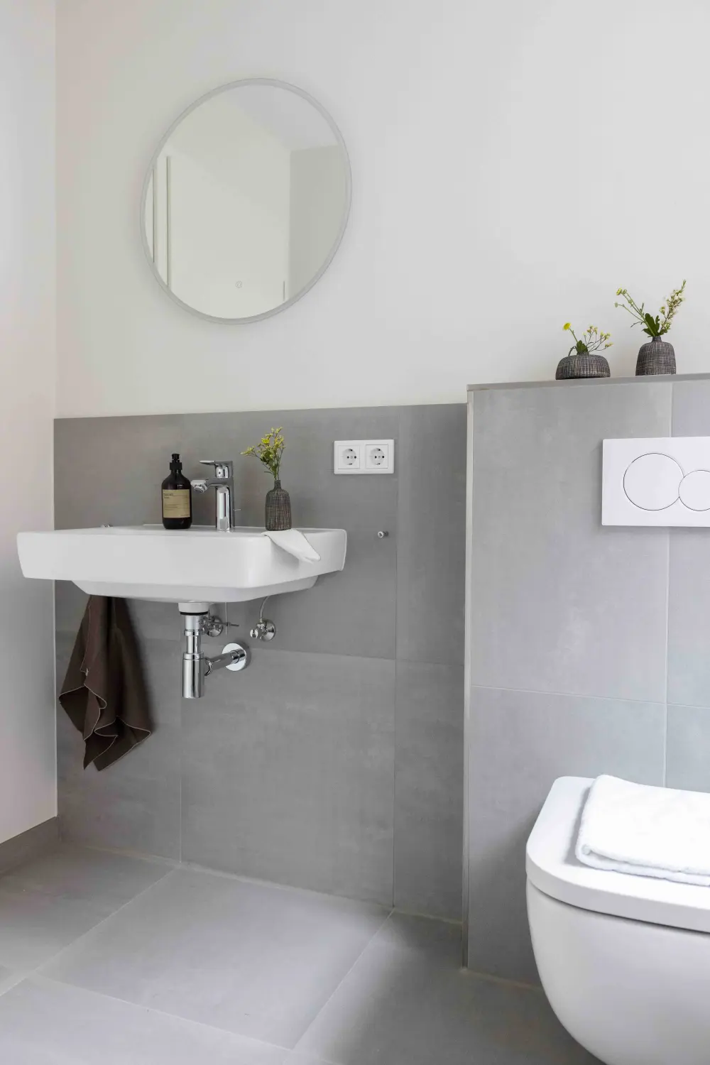 Pier 21 FINE LOFTS, Badezimmer, Flaschen auf Waschbeckenablage