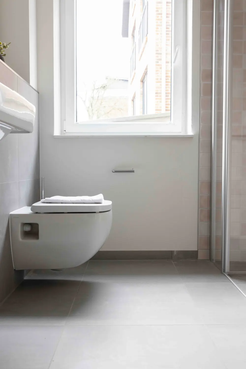 Pier 21 FINE LOFTS, Badezimmer, Flaschen auf Waschbeckenablage