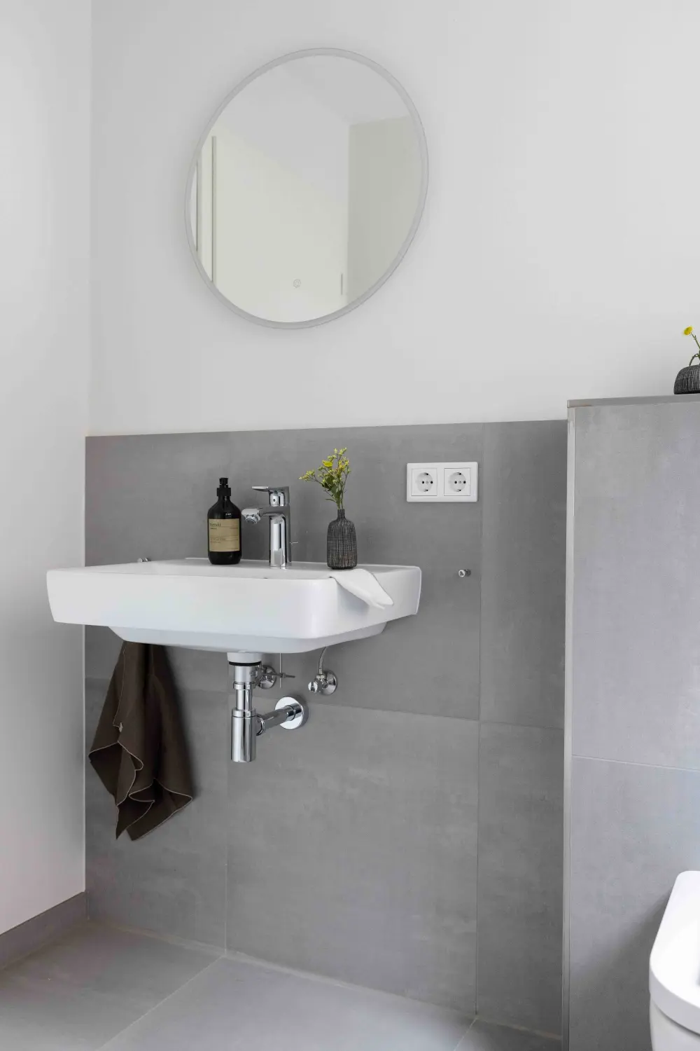 Pier 21 FINE LOFTS, Badezimmer, Flaschen auf Waschbeckenablage