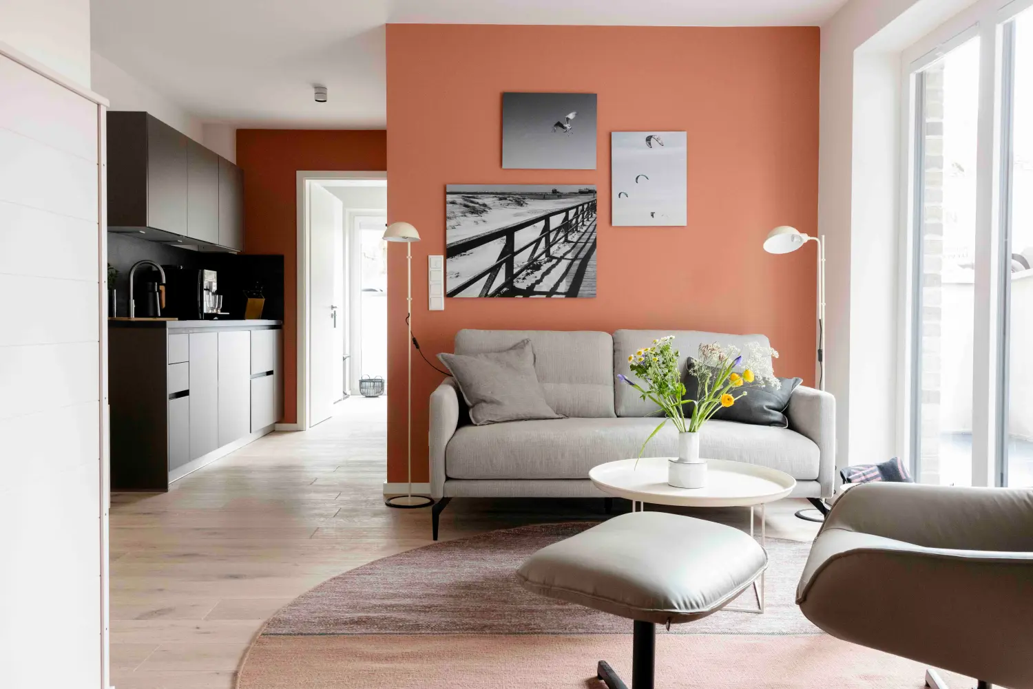 Pier 21 FINE LOFTS, Badezimmer, Flaschen auf Waschbeckenablage